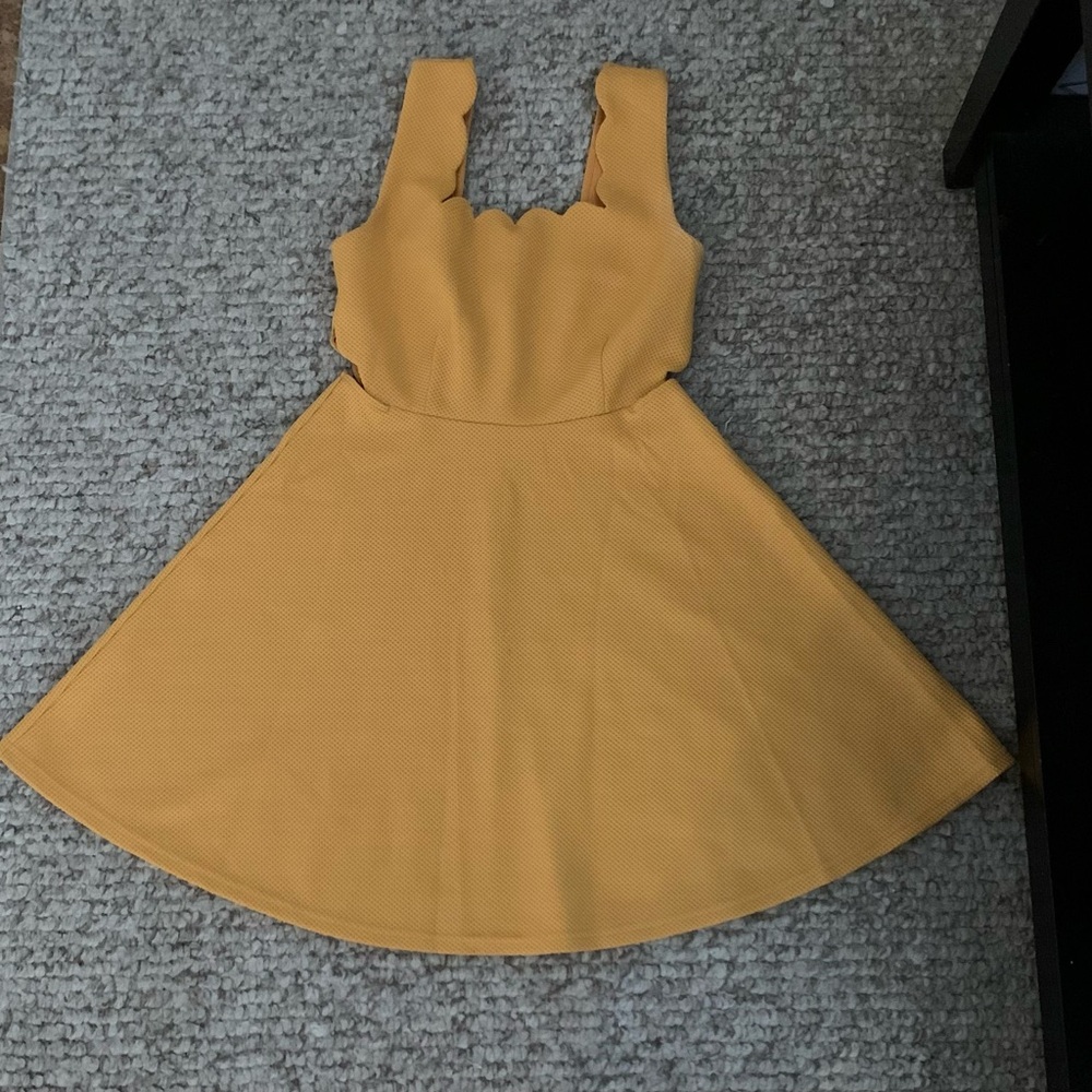 Elegant Yellow Sleeveless Mini Dress